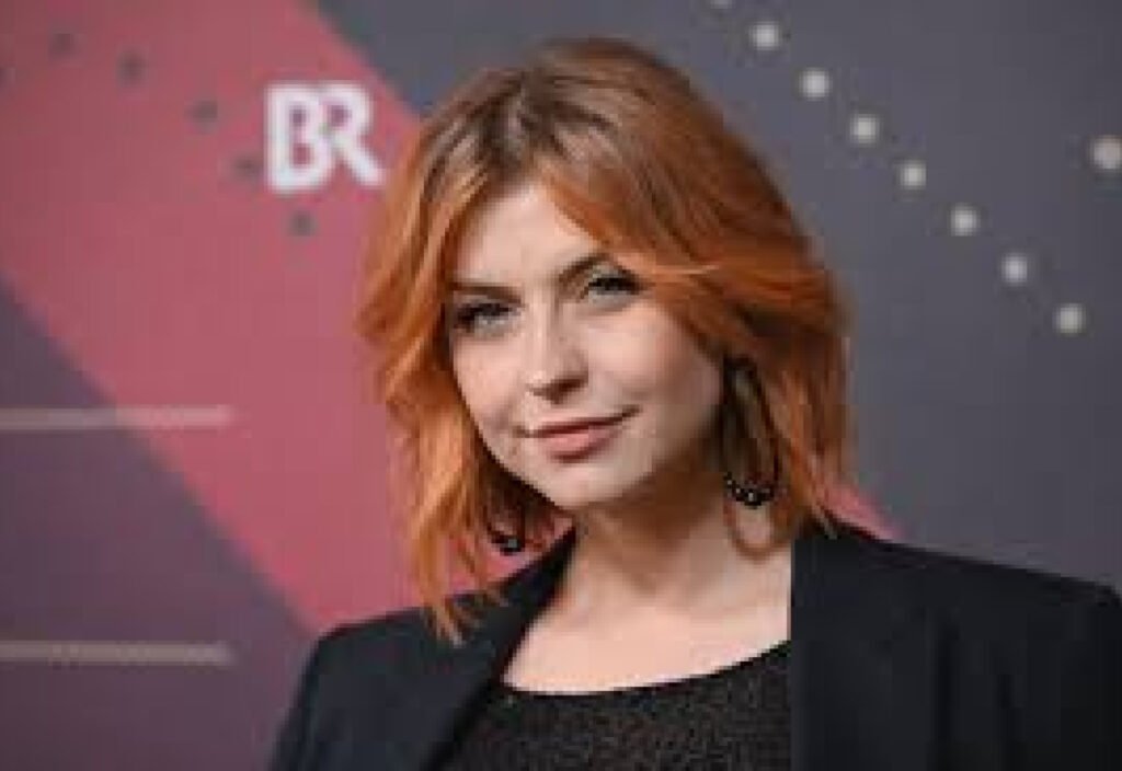 mit wem ist belsy verheiratet